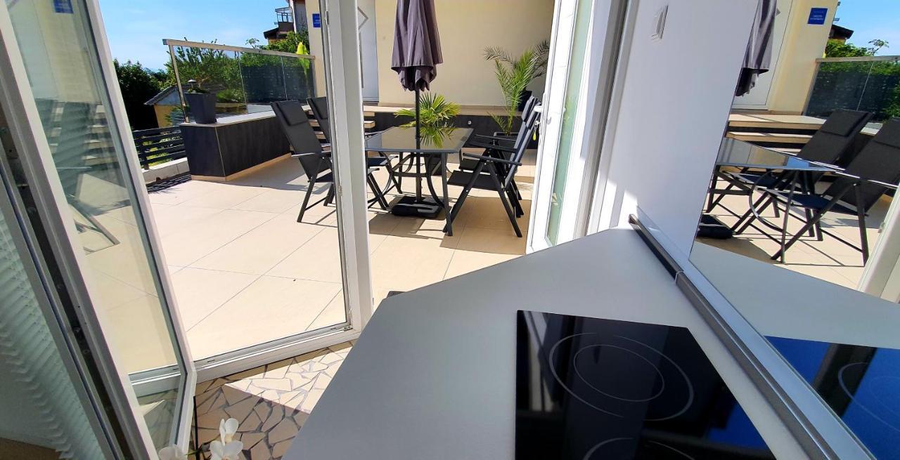 Jacuzzi Penthouse Apartment Matulji Buitenkant foto
