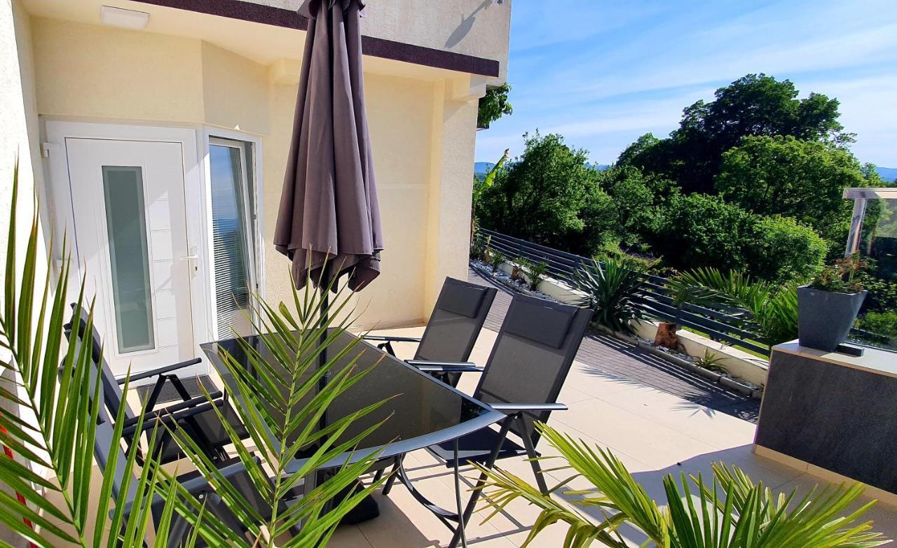 Jacuzzi Penthouse Apartment Matulji Buitenkant foto