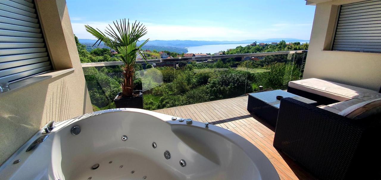 Jacuzzi Penthouse Apartment Matulji Buitenkant foto