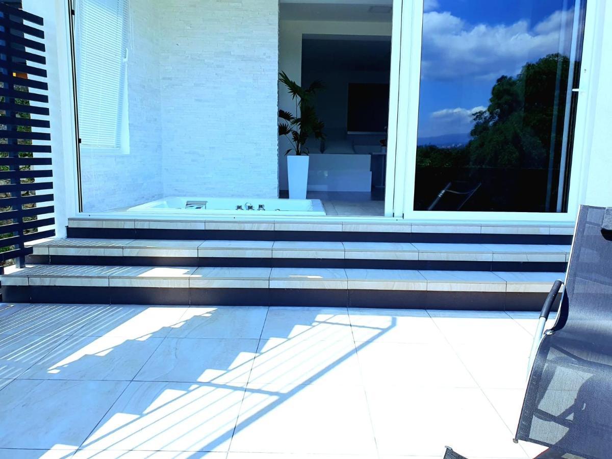 Jacuzzi Penthouse Apartment Matulji Buitenkant foto
