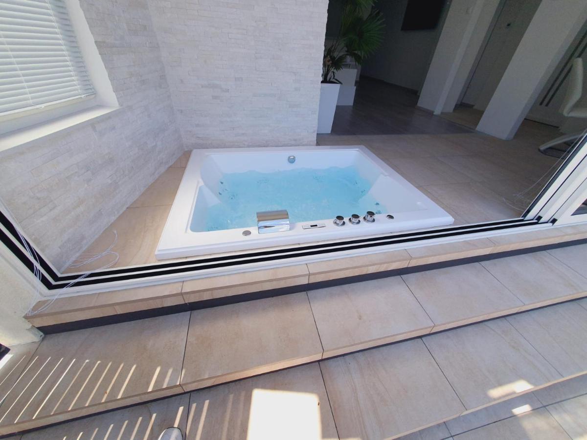 Jacuzzi Penthouse Apartment Matulji Buitenkant foto