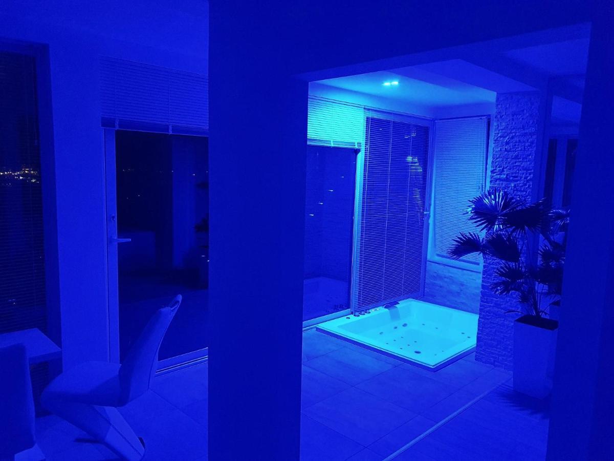 Jacuzzi Penthouse Apartment Matulji Buitenkant foto