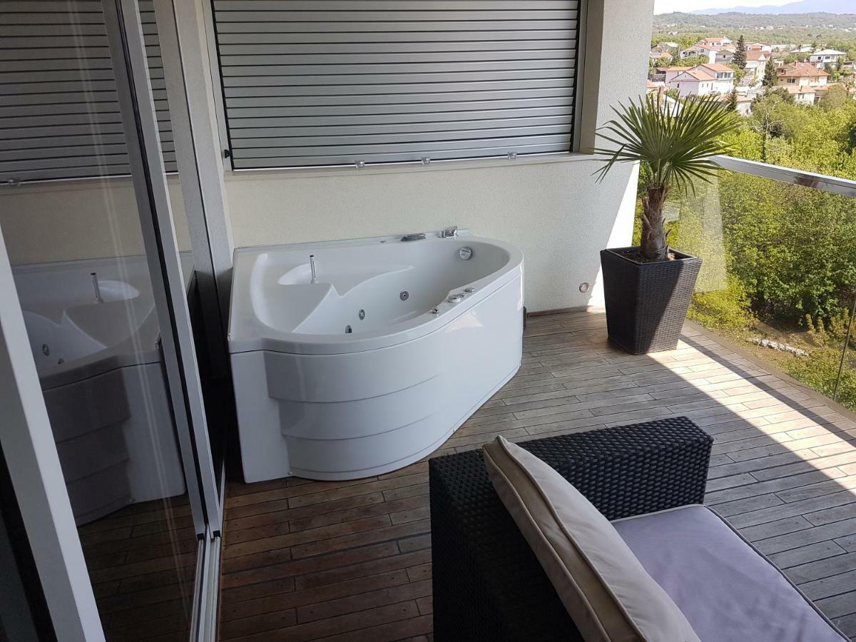 Jacuzzi Penthouse Apartment Matulji Buitenkant foto